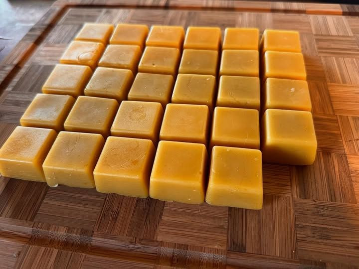 Premium Quality 100% Natural Honeycomb Beeswax Sheets Beeswax Foundation Sheet for Beekeepers